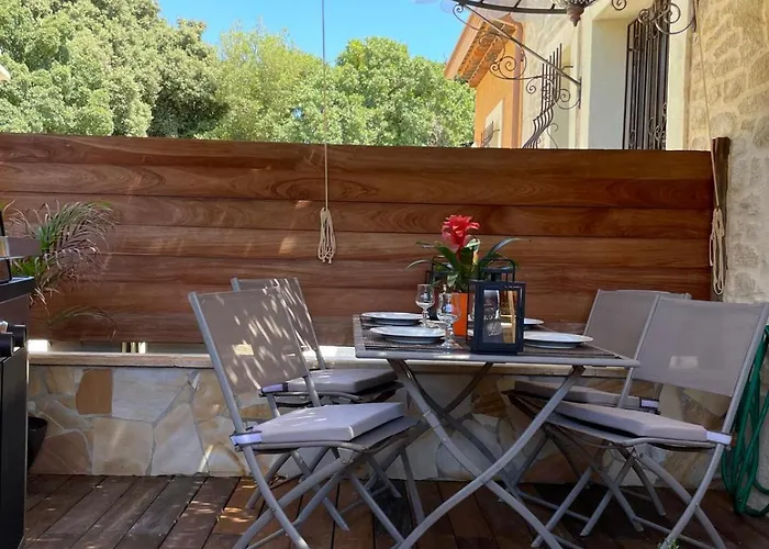 4-person With Secure Parking *