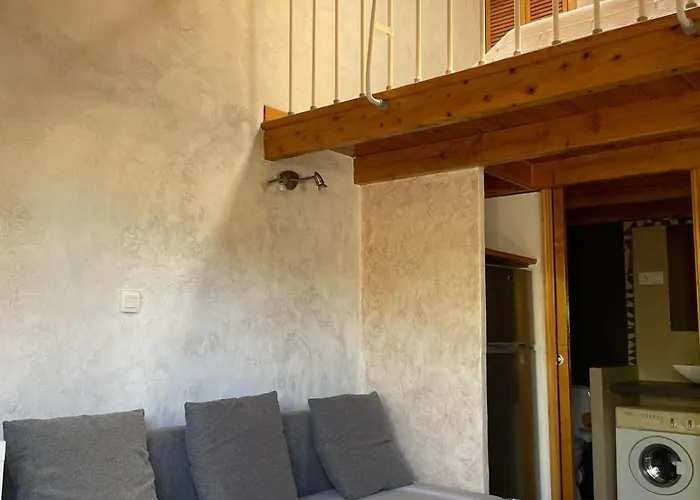 4-person With Secure Parking